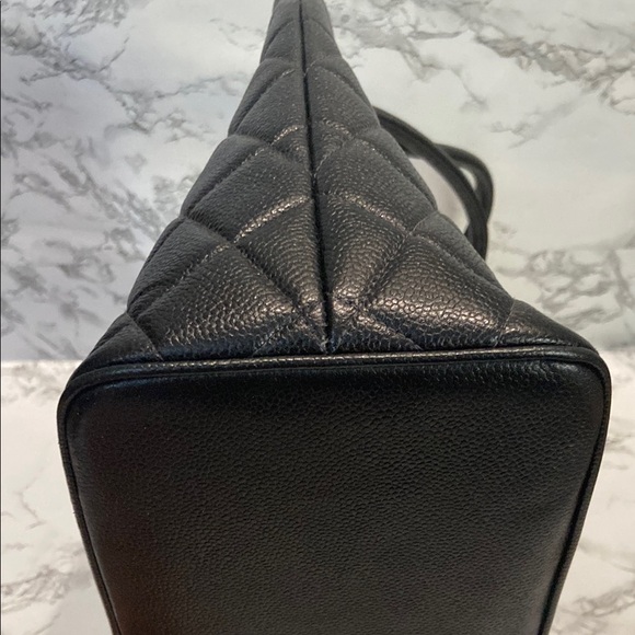 Chanel Black Quilted Caviar leather Medallion Tote - Picture 8 of 9